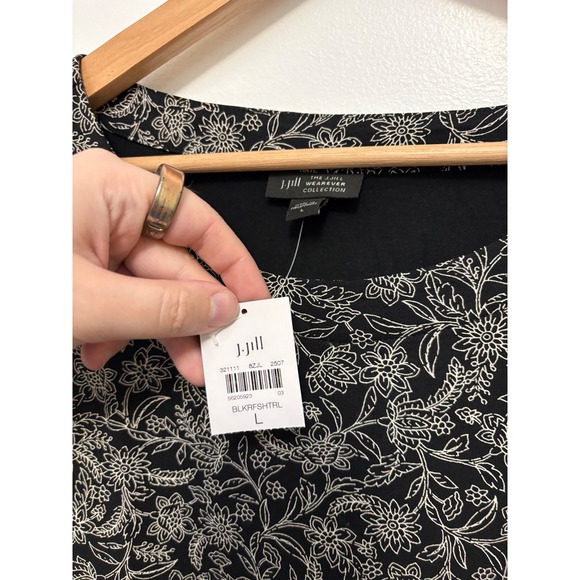 NWT Women's J. Jill Wearever Border Printed Knit Top – Black – Large - Picture 4 of 5